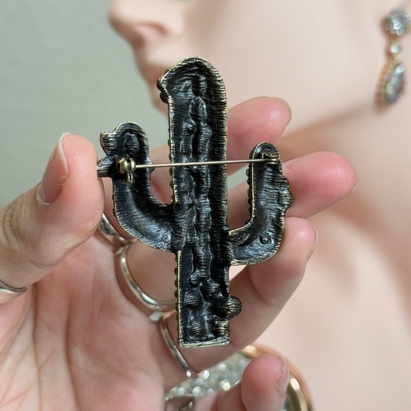 ⚜️🌵 Western Chic Green Cactus Brooch 🏜️ - Picture 5 of 9